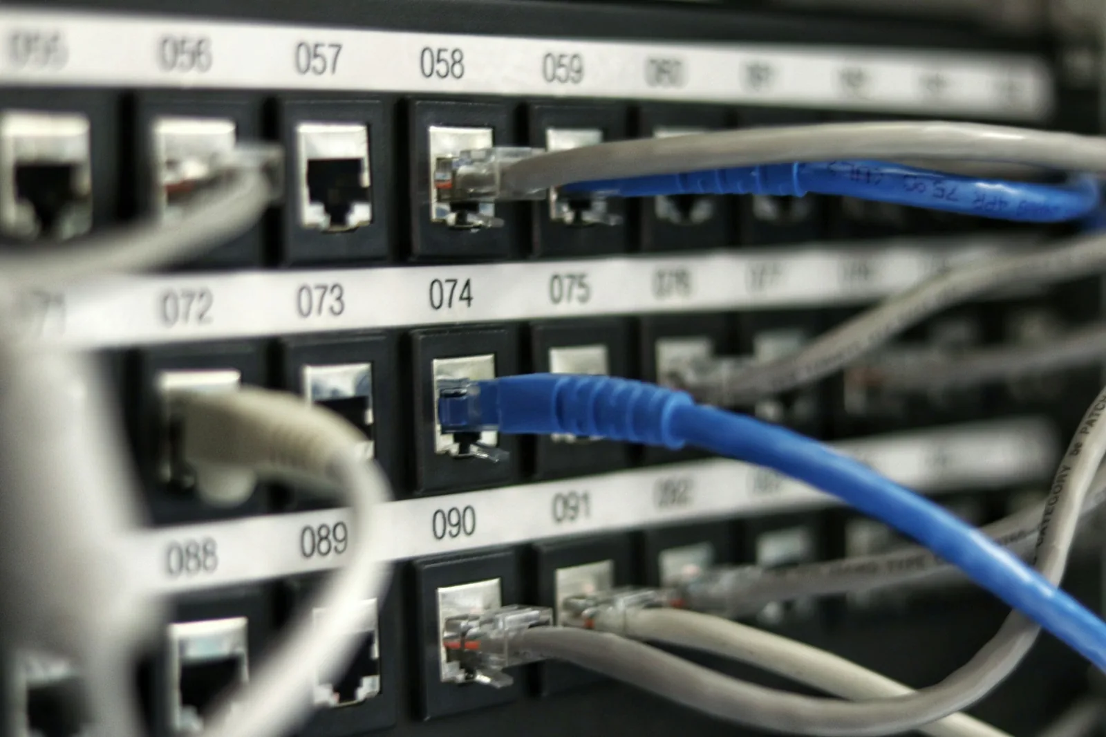 Structured network cabling in a rack